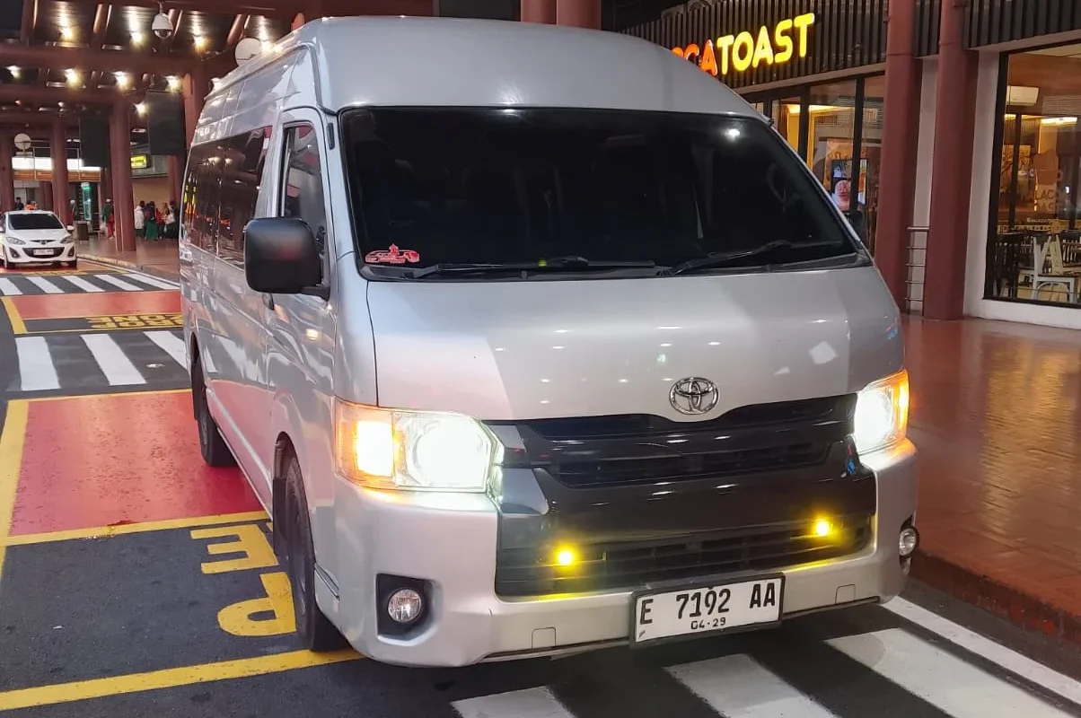 Sewa Hiace Commuter Bandara Halim